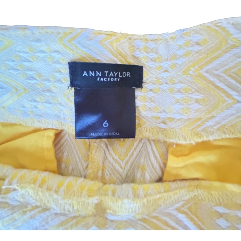 Ann Taylor Factory Womens Yellow White Chevron Jacquard Shorts Size 6 Geometric - Picture 3 of 7